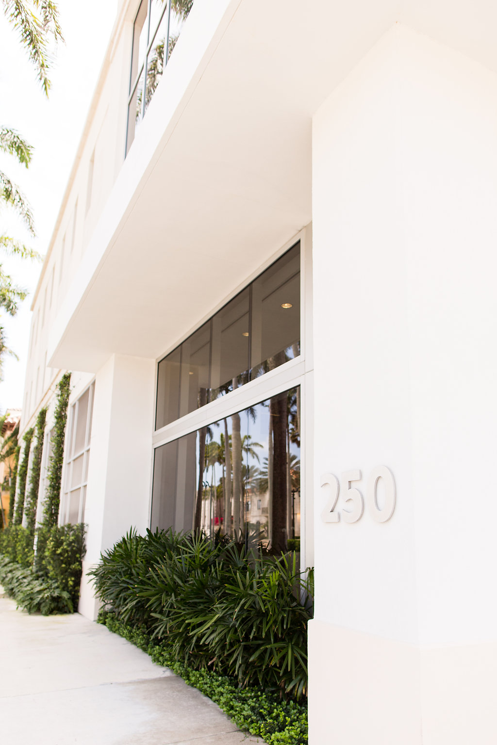 250-Royal-Palm-Way-Hibiscus-Ave-Palm-Beach